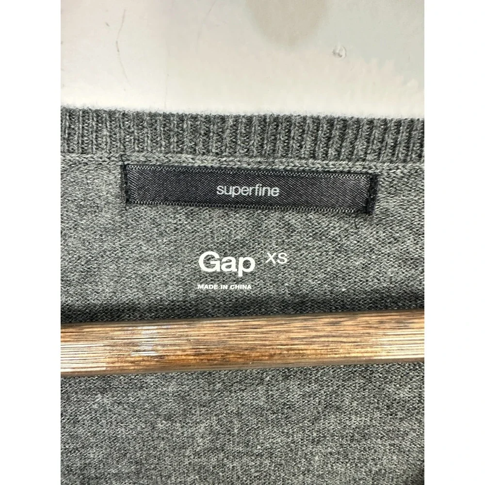 Gap Superfine Pullover Sweater Cotton Gray V Neck  Minimalist Womens Size XS nwt